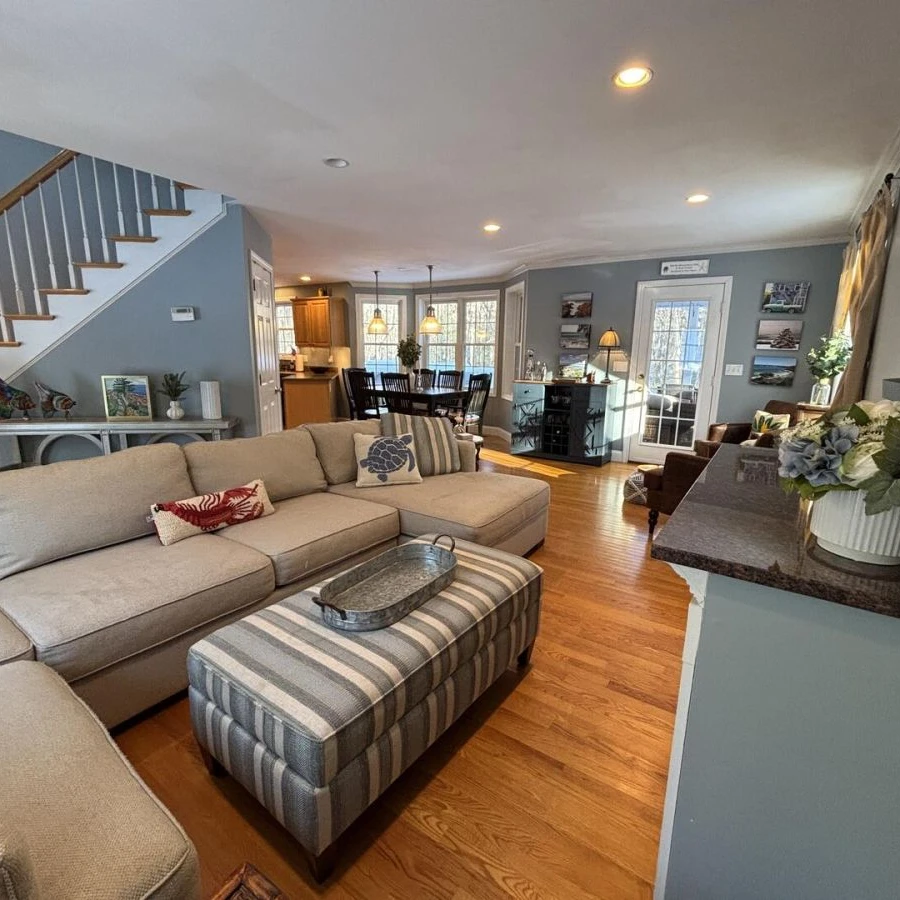 Jean Knapp Rentals-Half-Acre Coastal Retreat- Hot tub and walk to town!-image-6