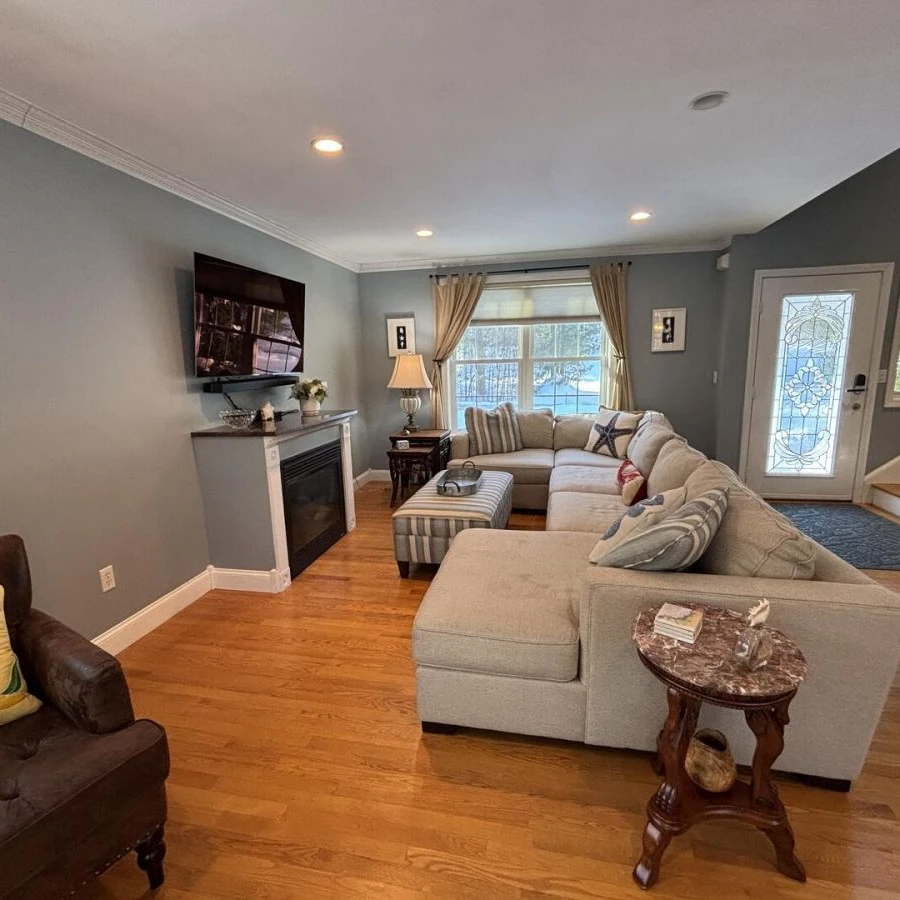 Jean Knapp Rentals-Half-Acre Coastal Retreat- Hot tub and walk to town!-image-7