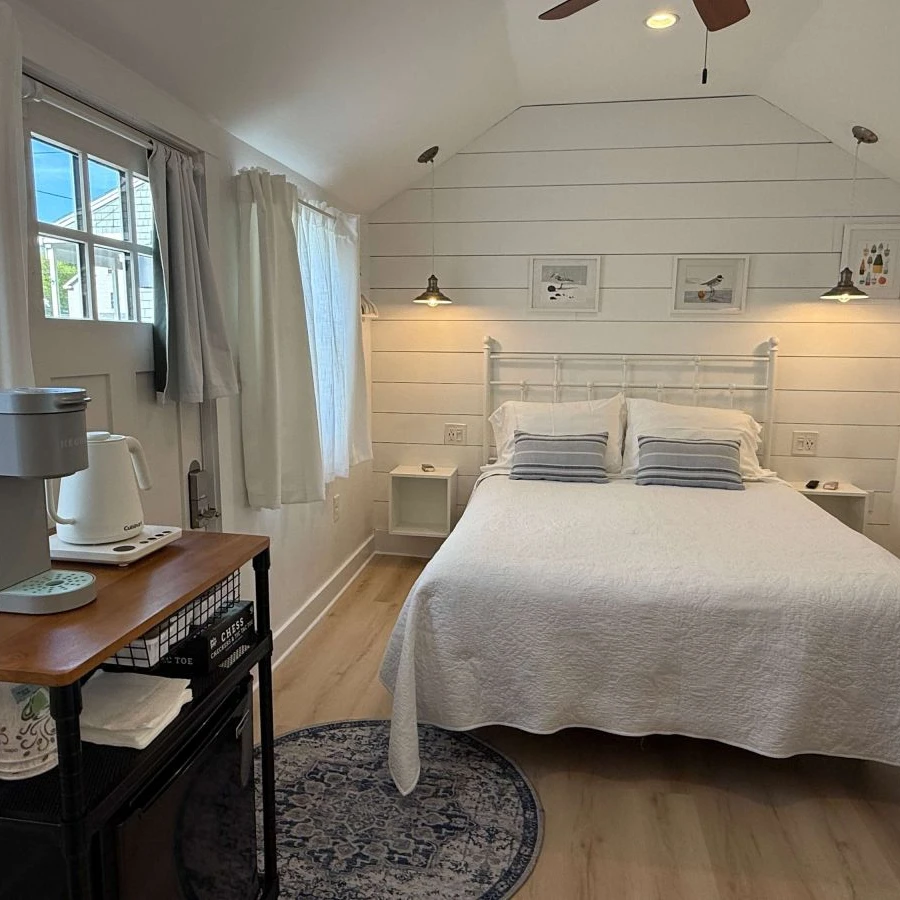 Jean Knapp Rentals-The Marginal Way Cottage-image-15