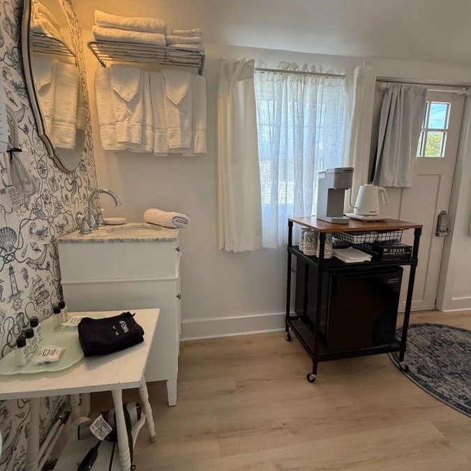 Jean Knapp Rentals-The Marginal Way Cottage-image-17