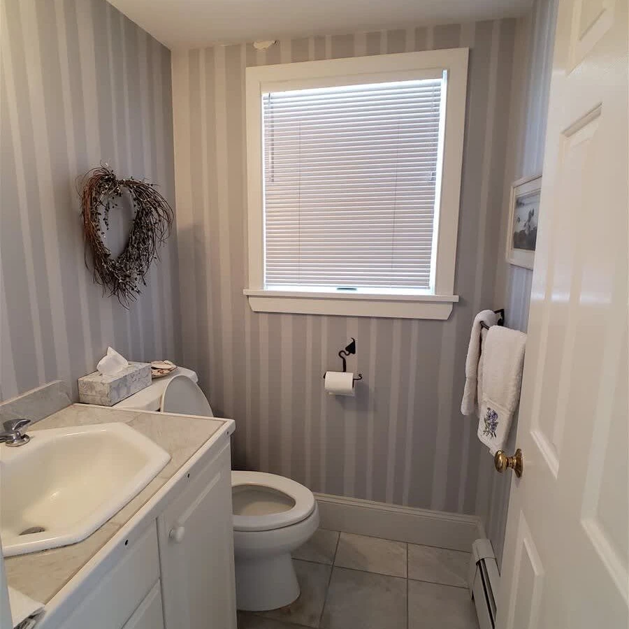 Jean Knapp Rentals-Bayview- 4Bedroom Footbridge Beach Family Home with Hot Tub!-image-15