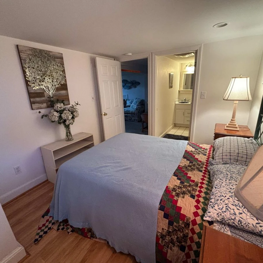 Jean Knapp Rentals-Bayview- 4Bedroom Footbridge Beach Family Home with Hot Tub!-image-34