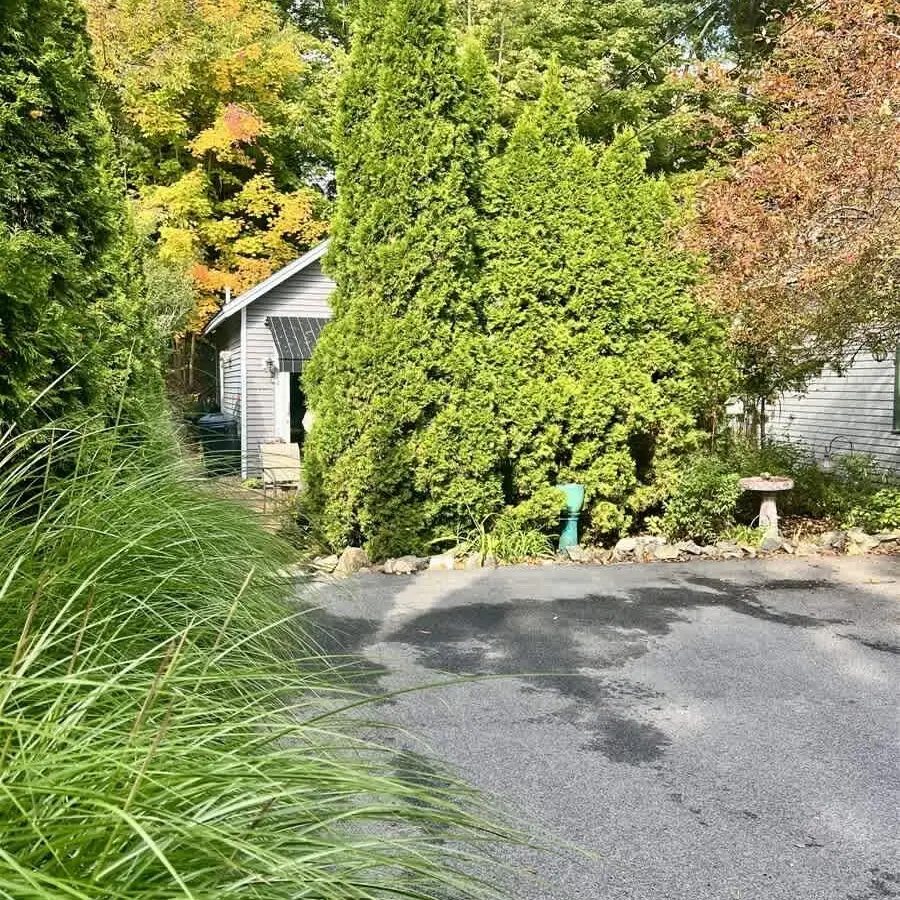 Jean Knapp Rentals-The Berwick Road Bungalow-image-24