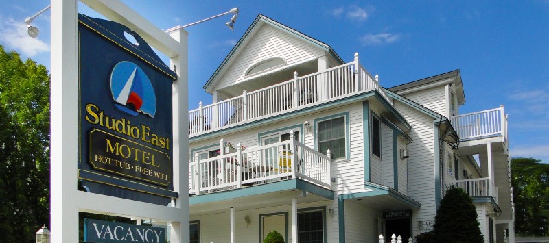 Studio East Motel