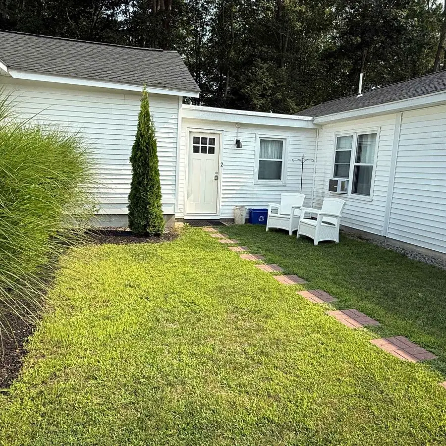 Jean Knapp Rentals-Diane’s Garden Room-image-16