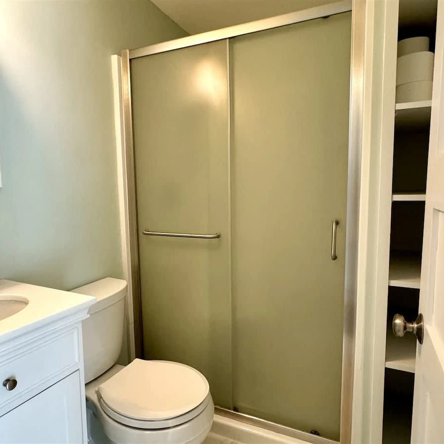 Jean Knapp Rentals-Updated Lookout Condo -image-11