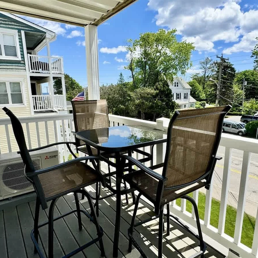 Jean Knapp Rentals-Updated Lookout Condo -image-12