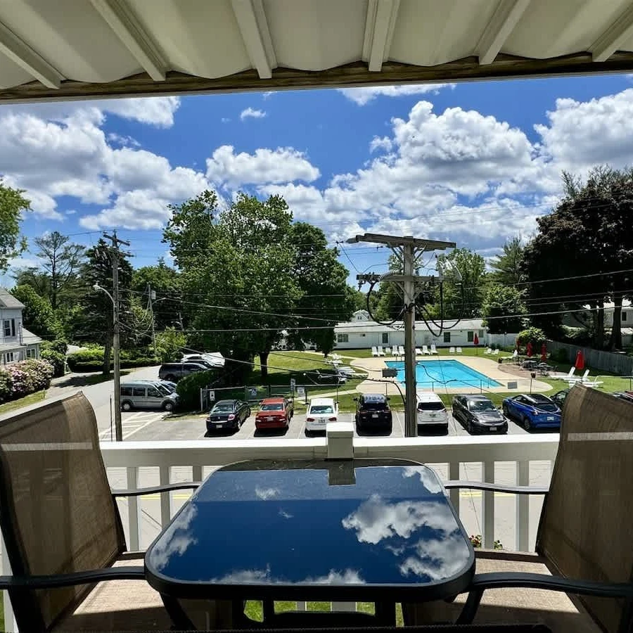 Jean Knapp Rentals-Updated Lookout Condo -image-13