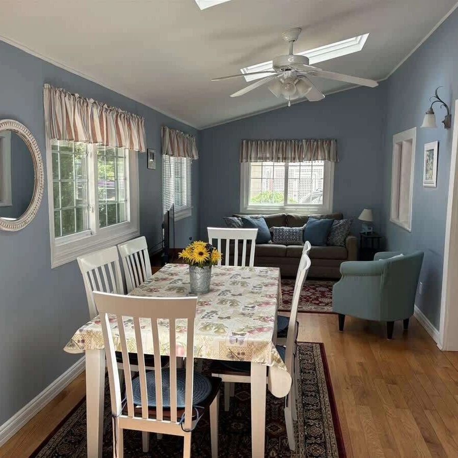 Jean Knapp Rentals-Ogunquit's Cottage! -image-3