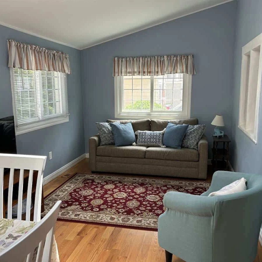 Jean Knapp Rentals-Ogunquit's Cottage! -image-4