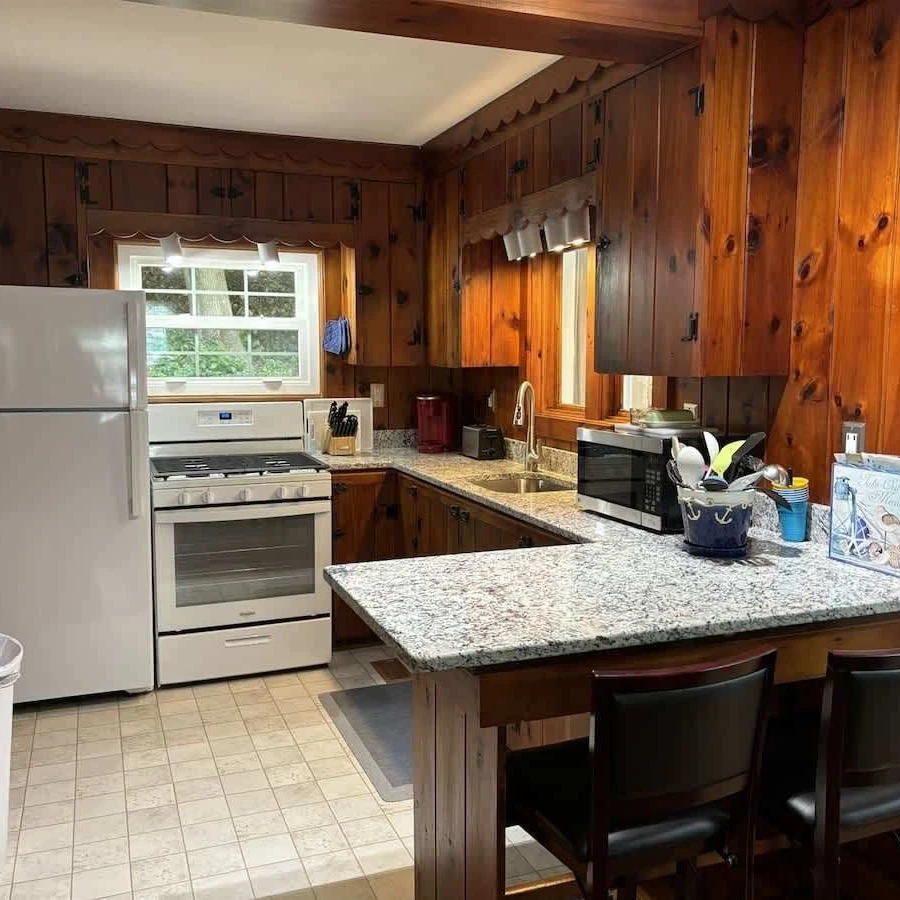 Jean Knapp Rentals-Ogunquit's Cottage! -image-5