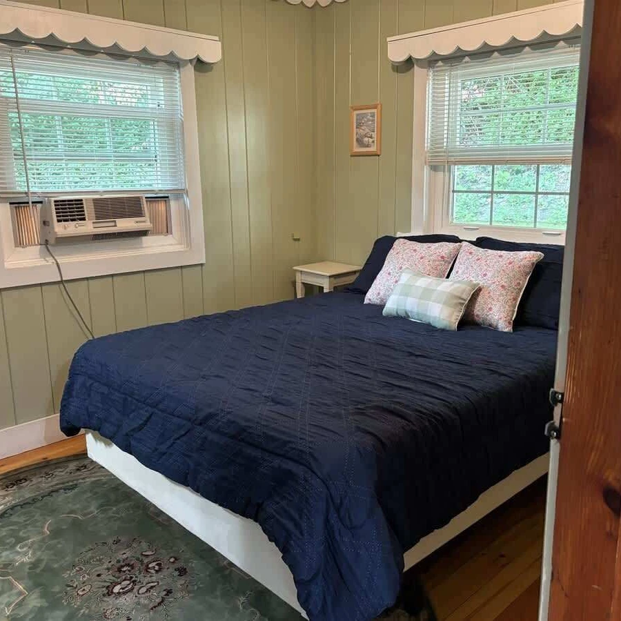 Jean Knapp Rentals-Ogunquit's Cottage! -image-6