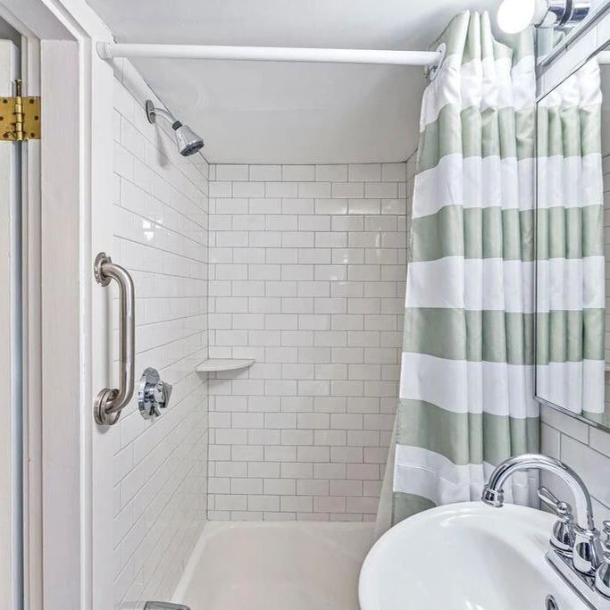 Jean Knapp Rentals-Beautiful inn, Lighthouse Landing. #3 Sea Glass-image-10