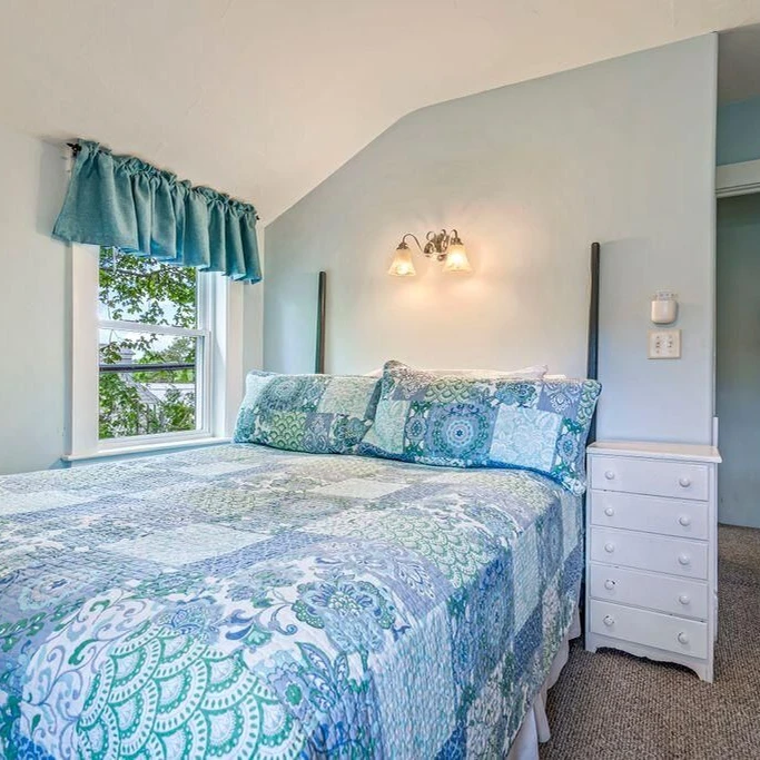 Jean Knapp Rentals-Beautiful inn, Lighthouse Landing. #3 Sea Glass-image-13