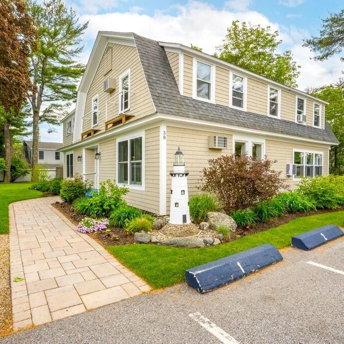 Jean Knapp Rentals-Beautiful inn, Lighthouse Landing. #3 Sea Glass-image-14