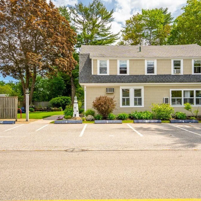 Jean Knapp Rentals-Beautiful inn, Lighthouse Landing. #3 Sea Glass-image-15