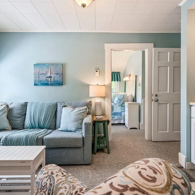 Jean Knapp Rentals-Beautiful inn, Lighthouse Landing. #3 Sea Glass-image-3