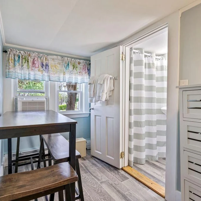 Jean Knapp Rentals-Beautiful inn, Lighthouse Landing. #3 Sea Glass-image-7