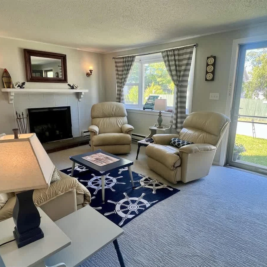 Jean Knapp Rentals-24 Riverbank Road. Footbridge Beach 5 bedroom Family Cape!-image-11