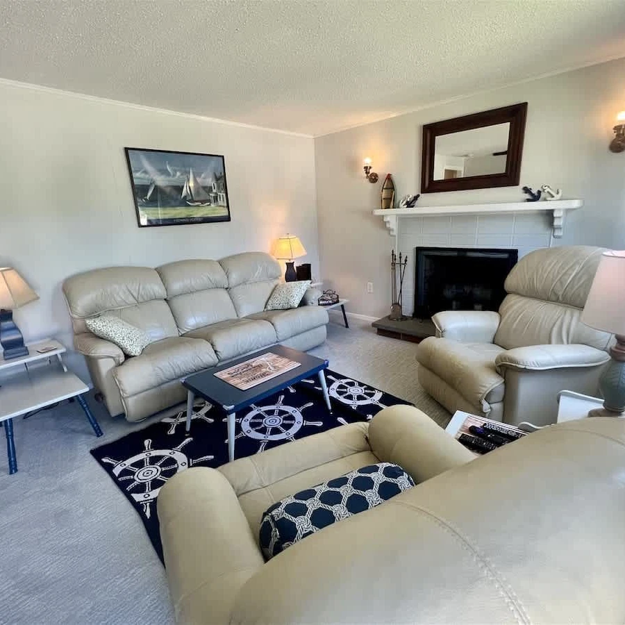 Jean Knapp Rentals-24 Riverbank Road. Footbridge Beach 5 bedroom Family Cape!-image-12