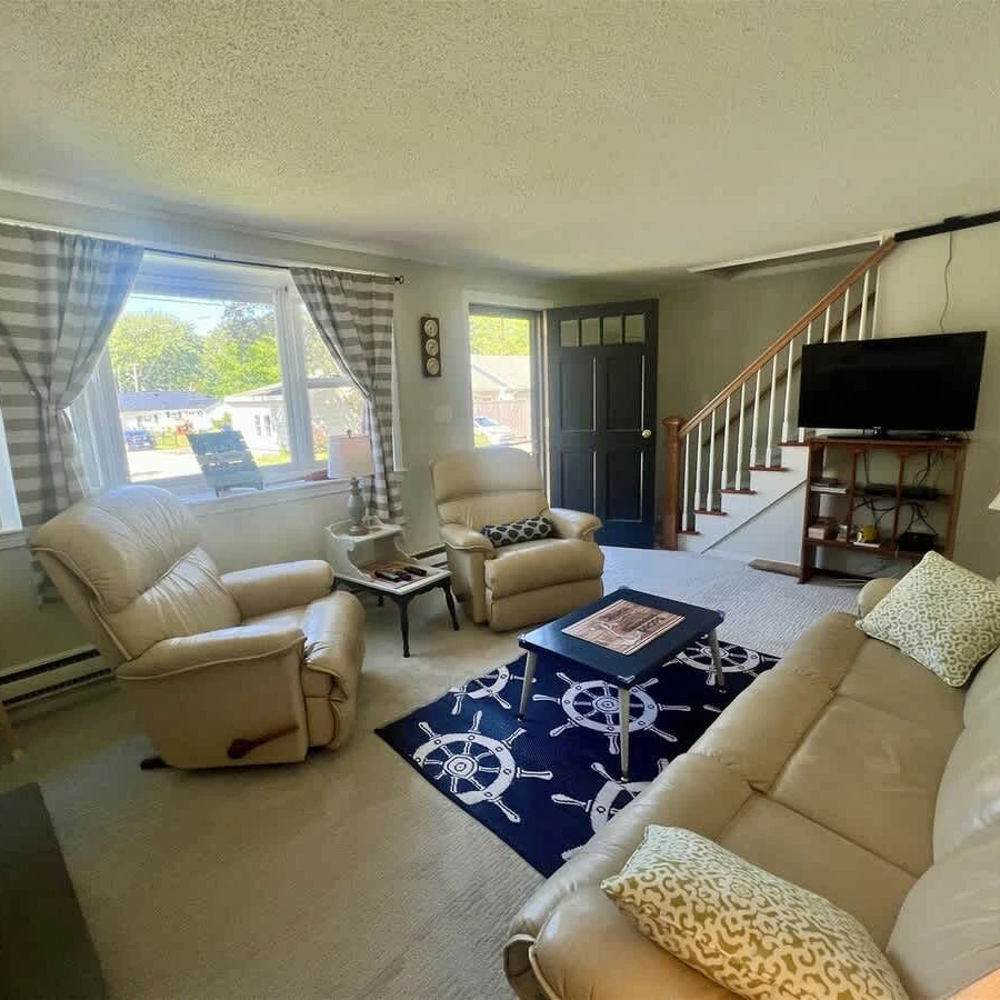 Jean Knapp Rentals-24 Riverbank Road. Footbridge Beach 5 bedroom Family Cape!-image-14