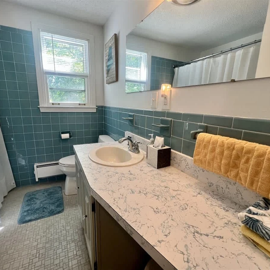 Jean Knapp Rentals-24 Riverbank Road. Footbridge Beach 5 bedroom Family Cape!-image-15