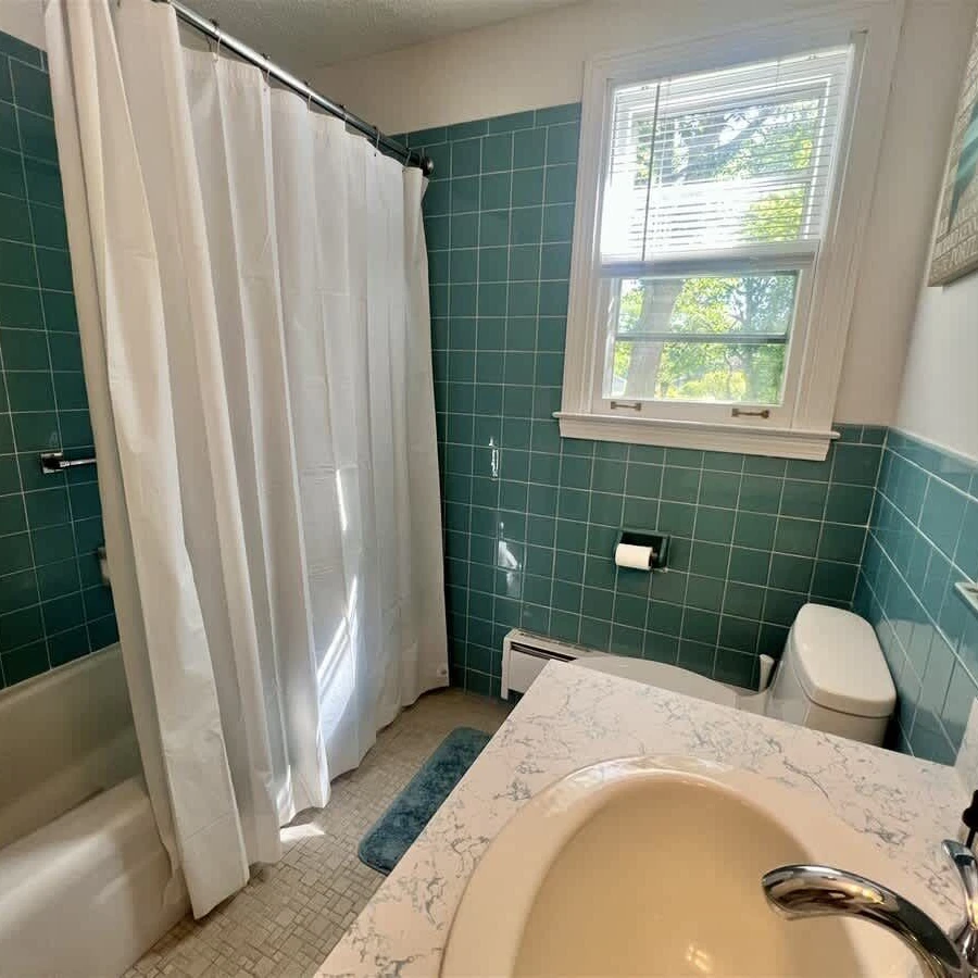 Jean Knapp Rentals-24 Riverbank Road. Footbridge Beach 5 bedroom Family Cape!-image-16