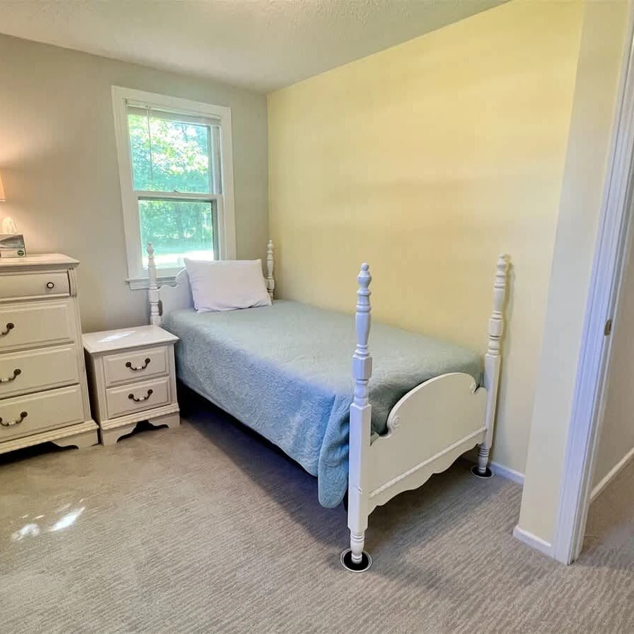 Jean Knapp Rentals-24 Riverbank Road. Footbridge Beach 5 bedroom Family Cape!-image-18