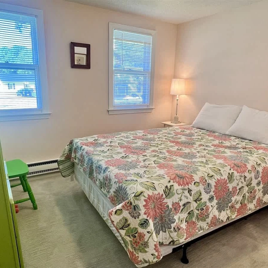 Jean Knapp Rentals-24 Riverbank Road. Footbridge Beach 5 bedroom Family Cape!-image-19