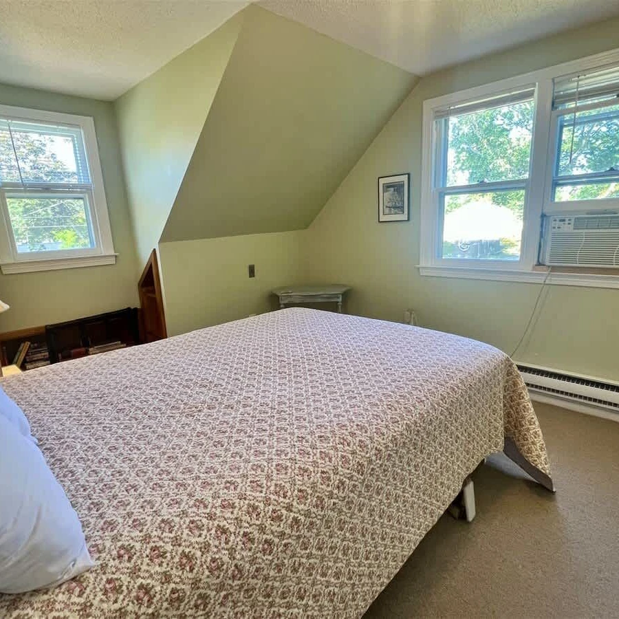 Jean Knapp Rentals-24 Riverbank Road. Footbridge Beach 5 bedroom Family Cape!-image-23