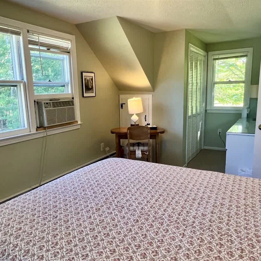 Jean Knapp Rentals-24 Riverbank Road. Footbridge Beach 5 bedroom Family Cape!-image-24