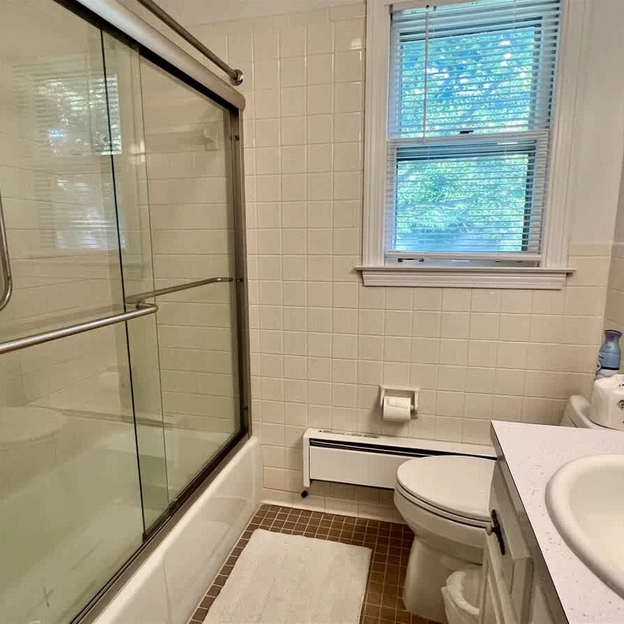 Jean Knapp Rentals-24 Riverbank Road. Footbridge Beach 5 bedroom Family Cape!-image-29