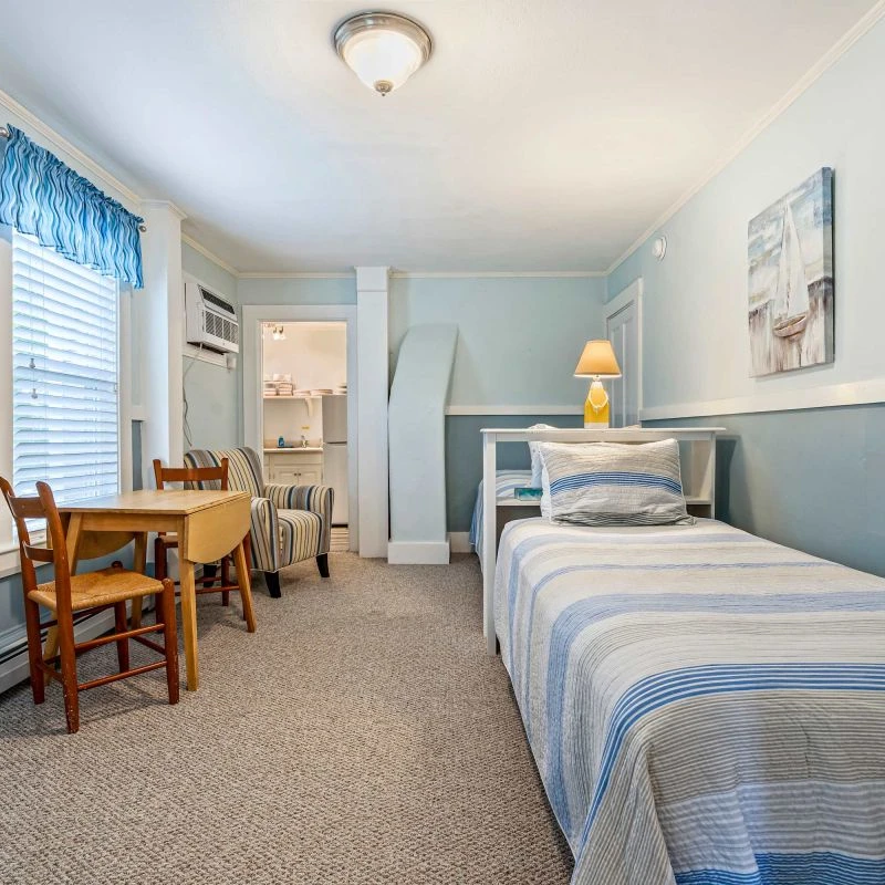 Jean Knapp Rentals-Beautiful inn, Lighthouse Landing. #2 Sea Cliffs-image-11