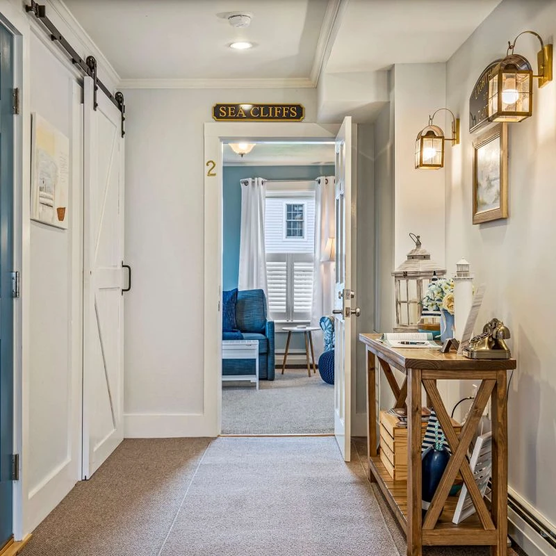 Jean Knapp Rentals-Beautiful inn, Lighthouse Landing. #2 Sea Cliffs-image-17