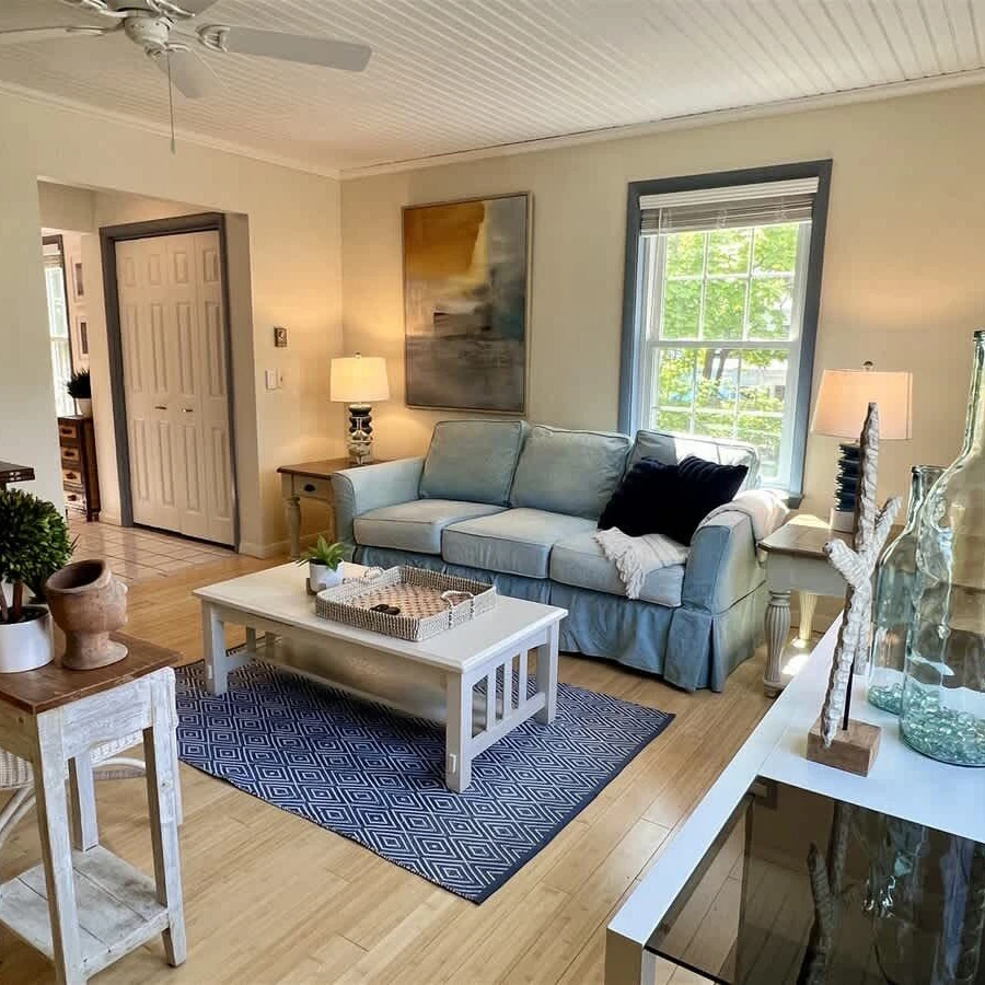 Jean Knapp Rentals-Cozy Downtown Ogunquit Condo!-image-13