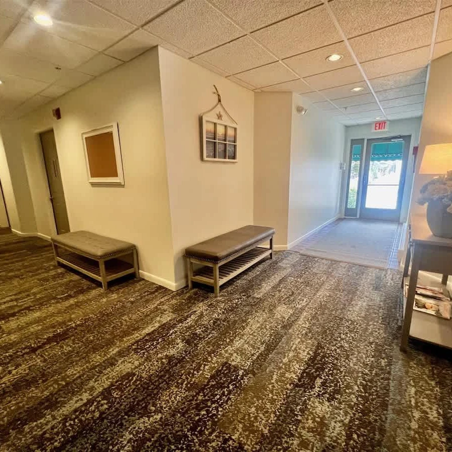 Jean Knapp Rentals-Cozy Downtown Ogunquit Condo!-image-17