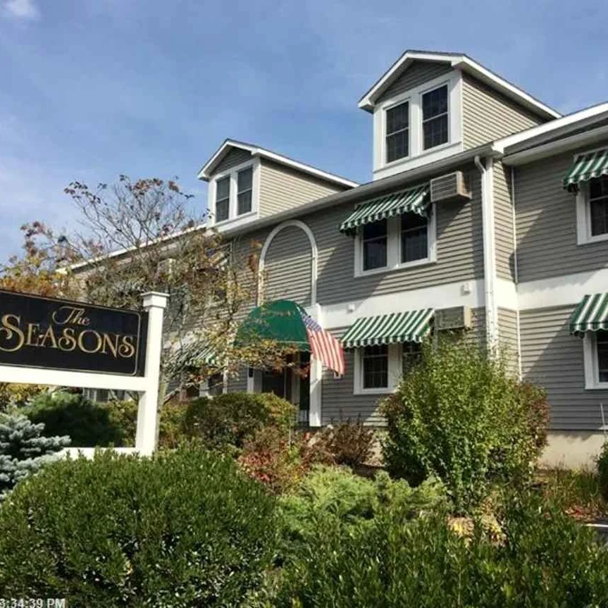 Jean Knapp Rentals-Cozy Downtown Ogunquit Condo!-image-23