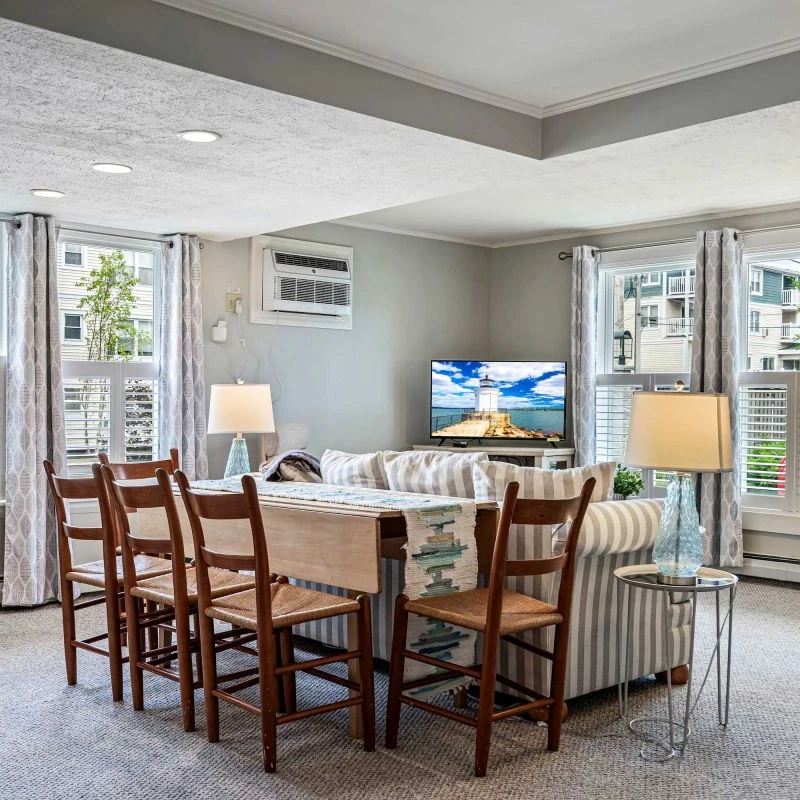 Jean Knapp Rentals-Beautiful inn, Lighthouse Landing. #1 Ocean Cove-image-11