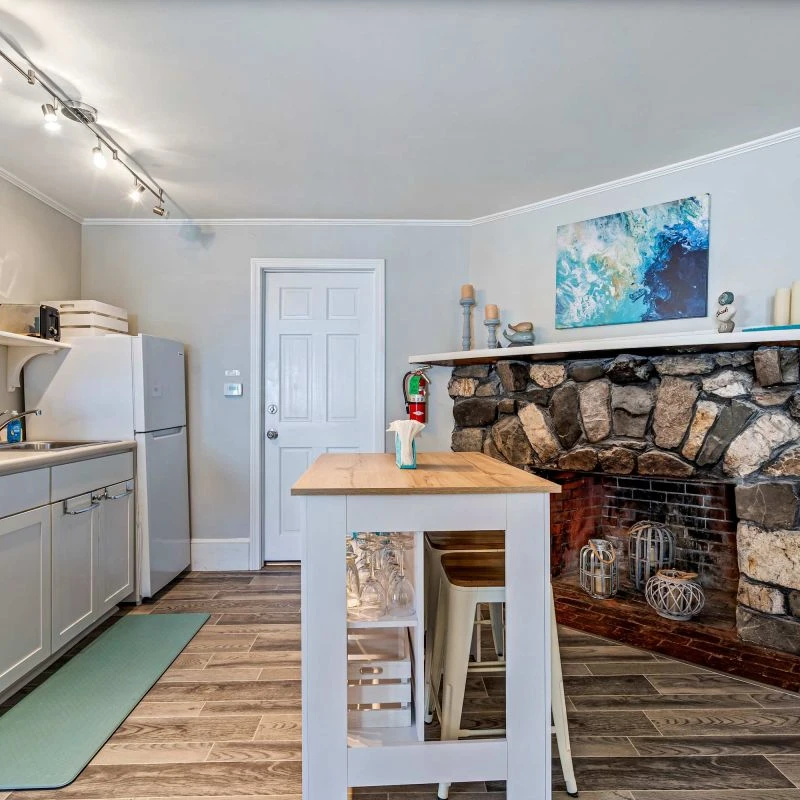 Jean Knapp Rentals-Beautiful inn, Lighthouse Landing. #1 Ocean Cove-image-14