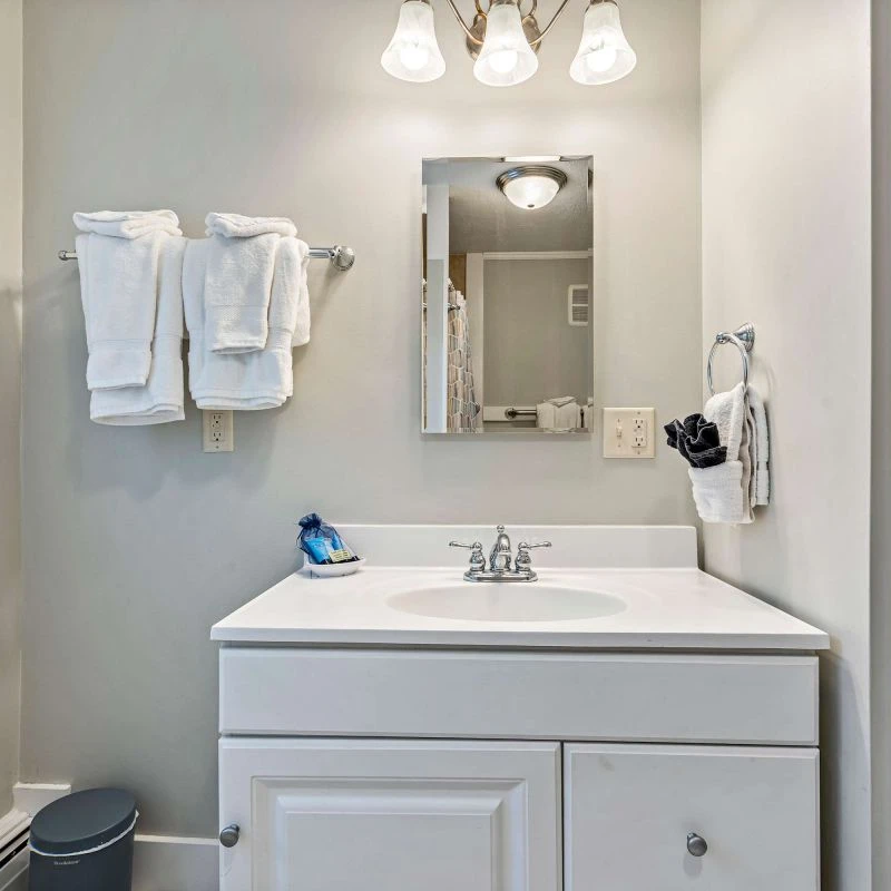 Jean Knapp Rentals-Beautiful inn, Lighthouse Landing. #1 Ocean Cove-image-16