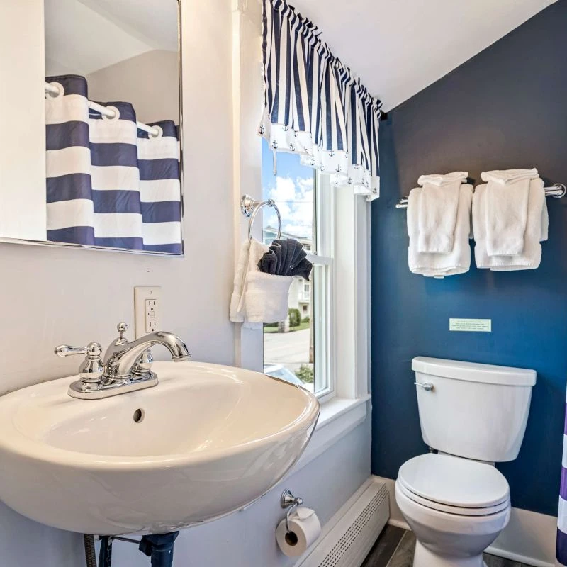 Jean Knapp Rentals-Beautiful inn, Lighthouse Landing. #4 Starfish-image-16