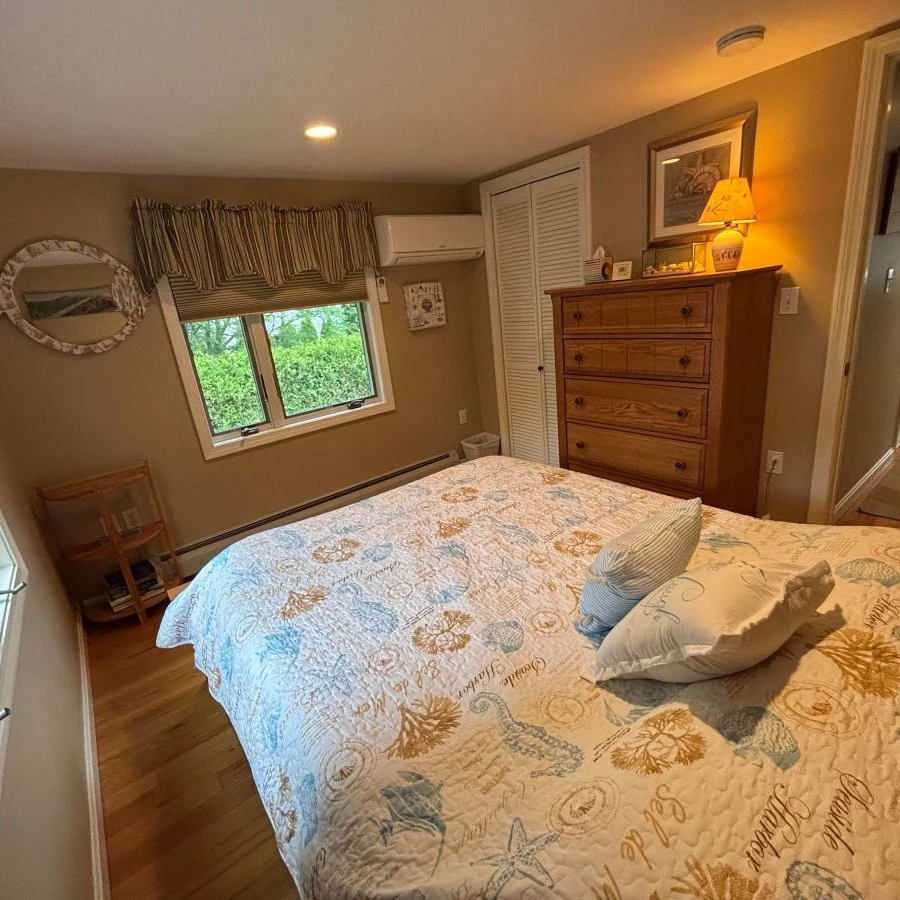 Jean Knapp Rentals-Ocean Street Paradise! Walk to Footbridge Beach with Family-image-18