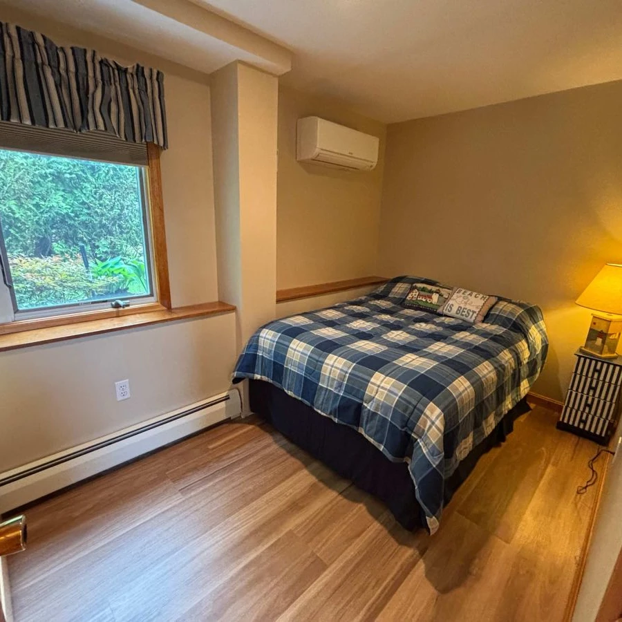 Jean Knapp Rentals-Ocean Street Paradise! Walk to Footbridge Beach with Family-image-28