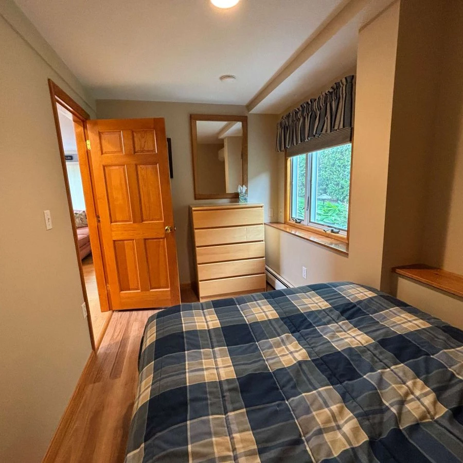 Jean Knapp Rentals-Ocean Street Paradise! Walk to Footbridge Beach with Family-image-29