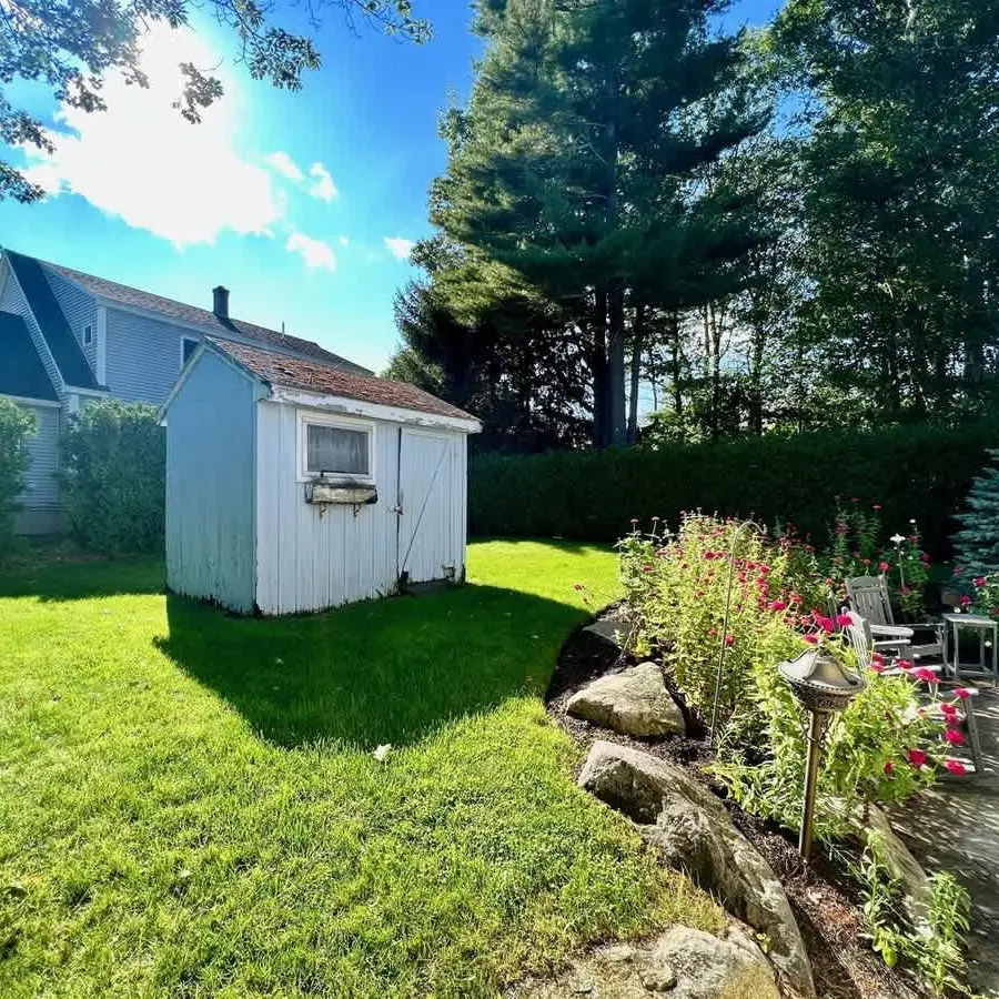 Jean Knapp Rentals-Ocean Street Paradise! Walk to Footbridge Beach with Family-image-42