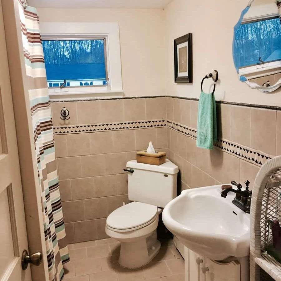 Second floor full bath