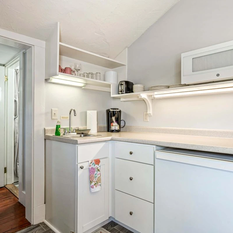 Jean Knapp Rentals-Beautiful Inn, Lighthouse Landing. Sleeps 18-20-image-26