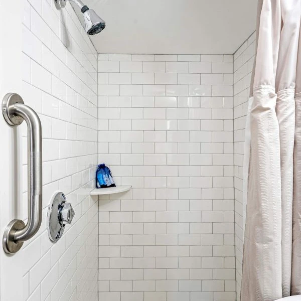 Jean Knapp Rentals-Beautiful Inn, Lighthouse Landing. Sleeps 18-20-image-27