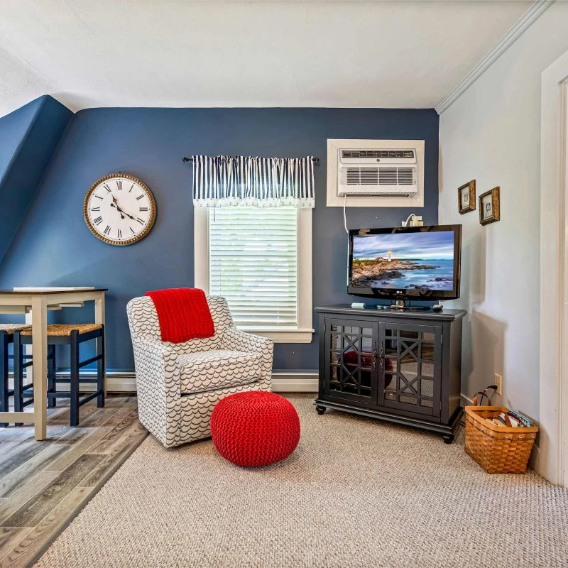 Jean Knapp Rentals-Beautiful Inn, Lighthouse Landing. Sleeps 18-20-image-36