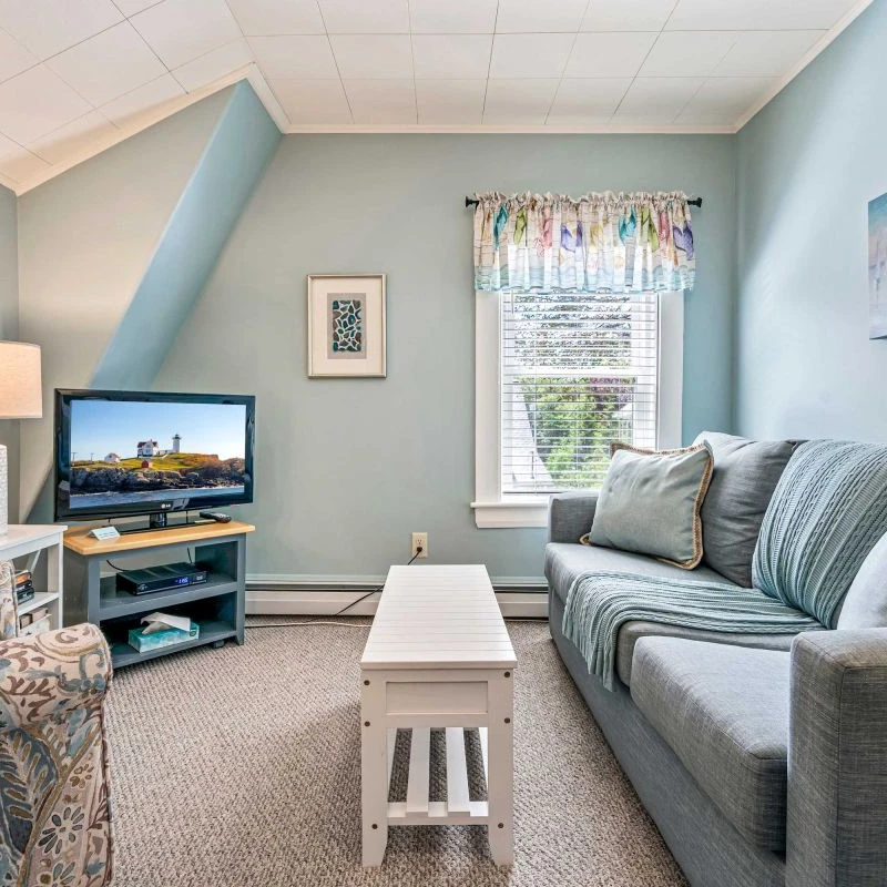 Jean Knapp Rentals-Beautiful Inn, Lighthouse Landing. Sleeps 18-20-image-53